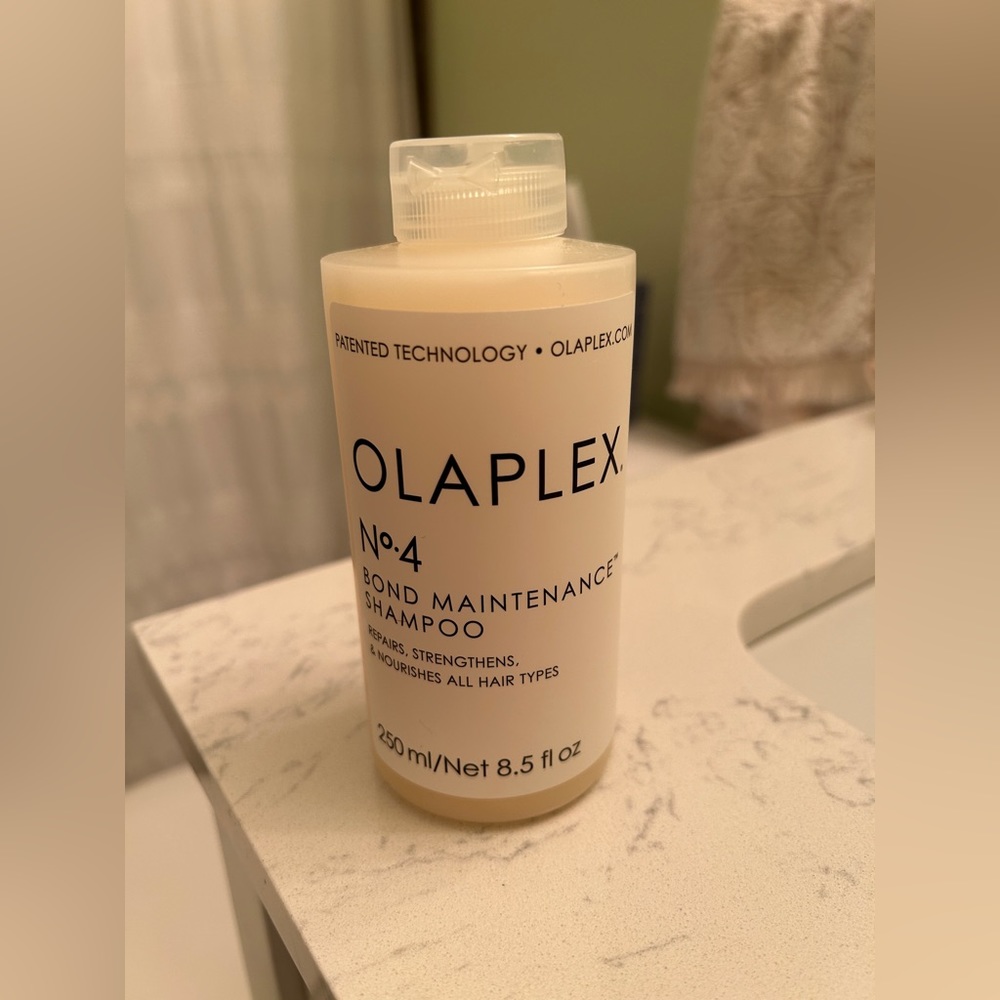 Olaplex No.4 Bond Maintenance Shampoo
